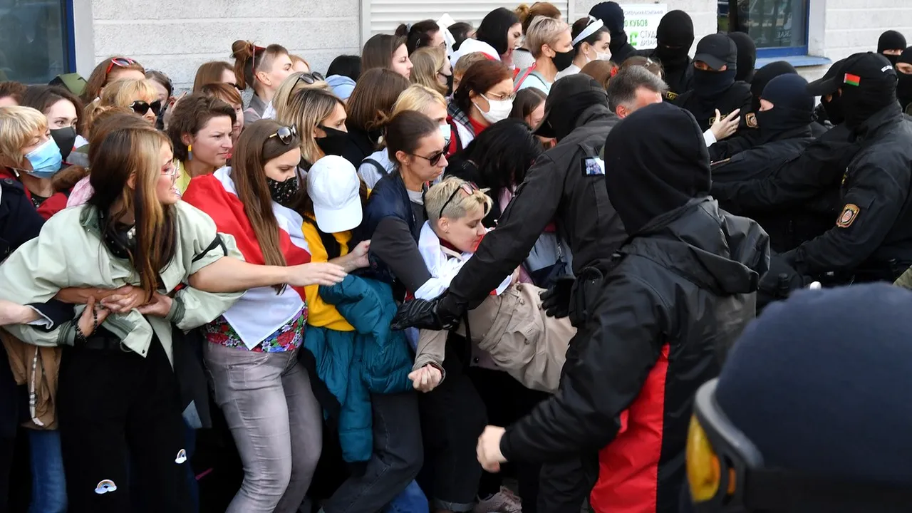 Continuă protestele la Minsk: sute de persoane, arestate sâmbătă