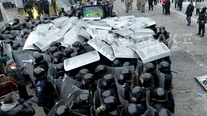 CRIZA DIN UCRAINA: UE avertizează Kievul cu 