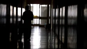 Iaşi: Bătrână de 25 de kilograme, ţinută în spital după ce familia a refuzat să o primească acasă