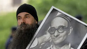 PREZENTUL FĂRĂ PERDEA Marius Oprea | Azi, ”România verde”: Comemorăm Ziua Naţională a martirilor legionari! Unde sînt Wexler, Muraru şi Florian? 