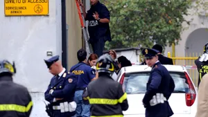 Atentat în faţa unei cazărmi a carabinierilor din Milano
