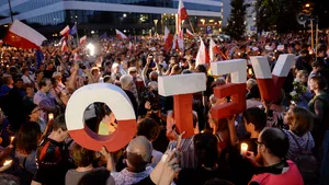 Comisia Europeană a lansat procedura de sancţionare a Poloniei din cauza subminării independenţei justiţiei