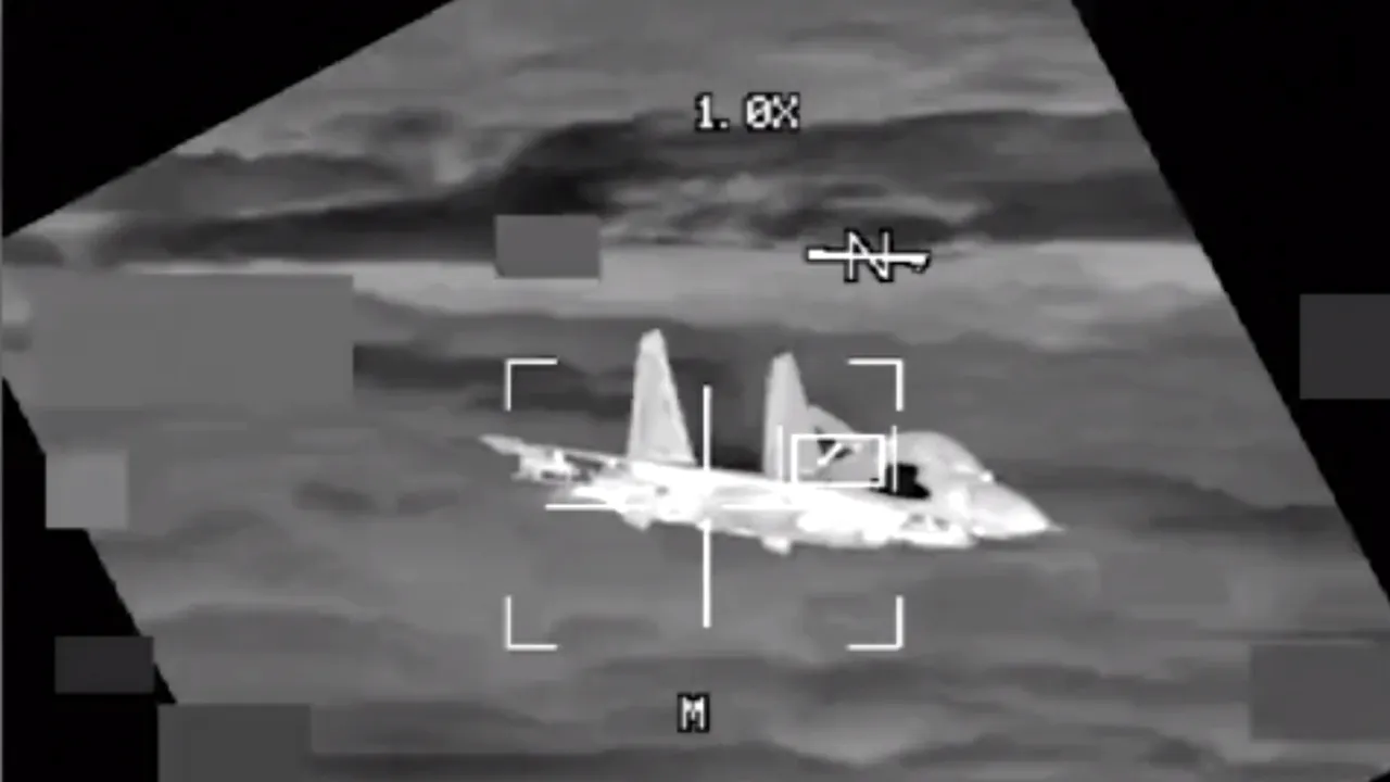 Manevra periculoasă a un avion chinez, care s-a apropiat la 3 metri de B-52 american: Am riscat coliziunea

