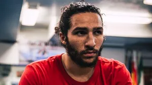 VIDEO Nepotul legendarului Muhammad Ali a obţinut prima victorie în boxul profesionist