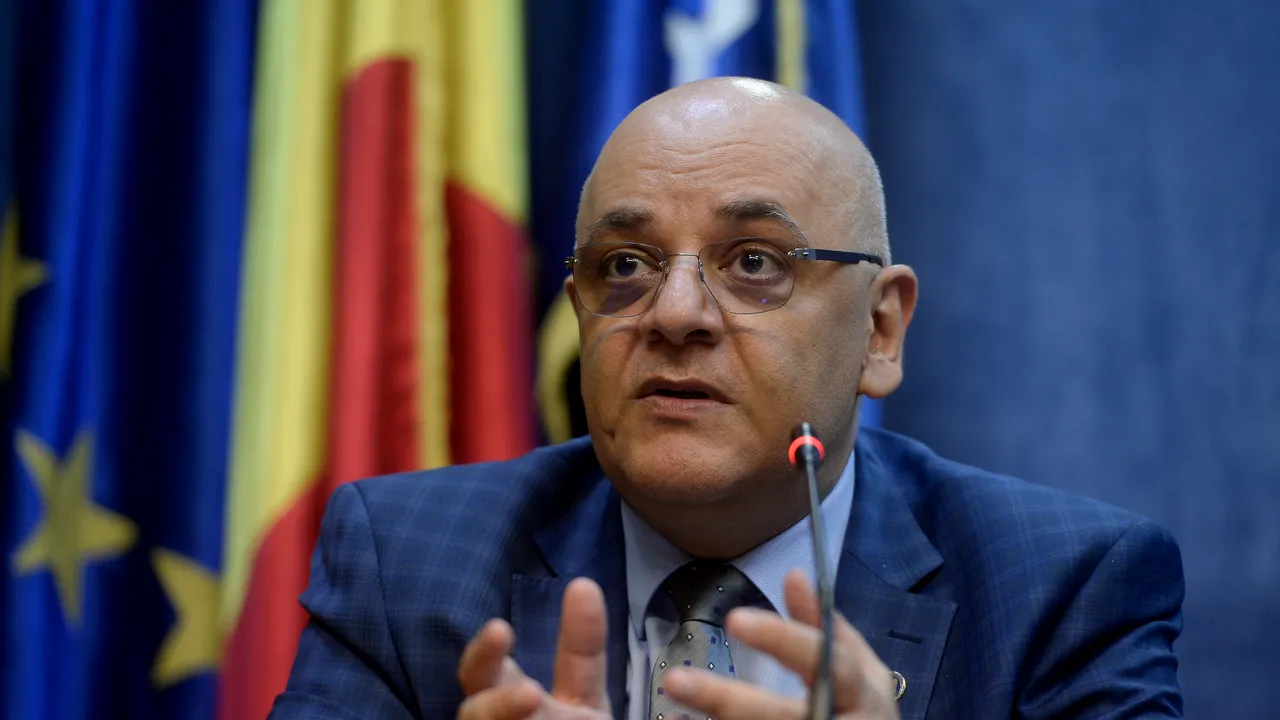 Raed Arafat: Trebuie să facem vacanţele în România. E clar că vacanţa nu începe în 1 Mai / Trebuie să învăţăm să trăim cu virusul