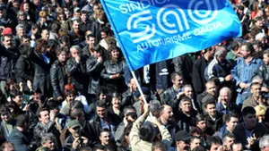Employees With Carmaker Dacia Organize Rally In S Romania