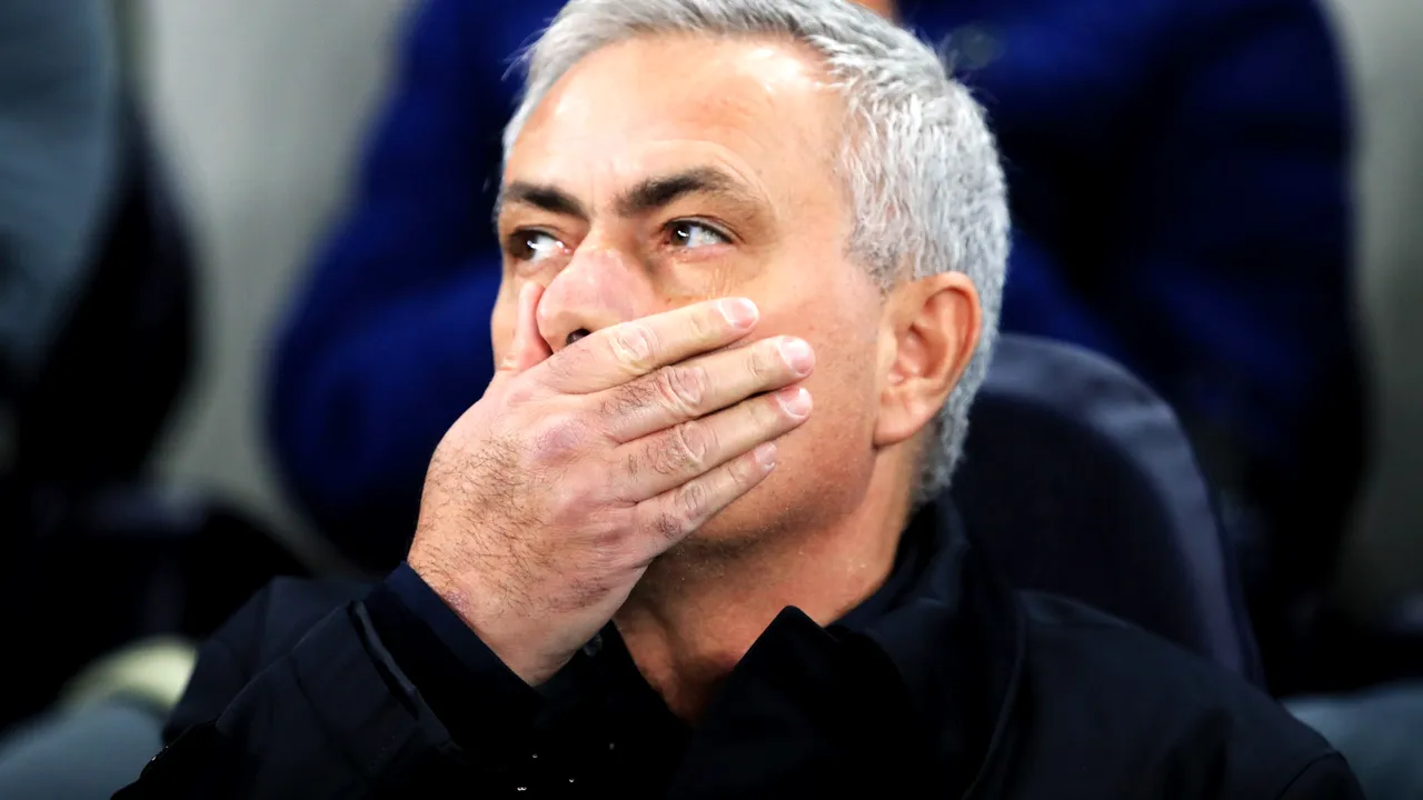 Jose Mourinho şi-a întrerupt conferinţa de presă pentru a aduce un omagiu Prinţului Philip