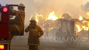 Pompierii, într-o cursă contracronometru pentru controlarea unui incendiu în Australia - VIDEO