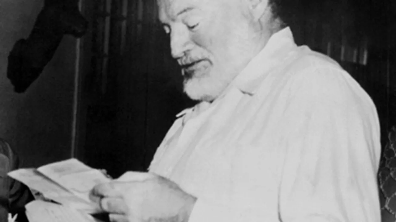 Mii de documente şi cărţi ce au aparţinut lui Ernest Hemingway, făcute publice