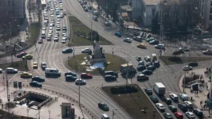 Aproape 2,9 milioane de mașini sufocă Bucureștiul și Ilfovul. Puse în parcări, ar ocupa cât un sfert din Capitală