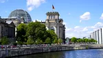 200 de persoane din Berlin s-au aruncat în apele râului Spree, în semn de protest pentru interzicerea scăldatului