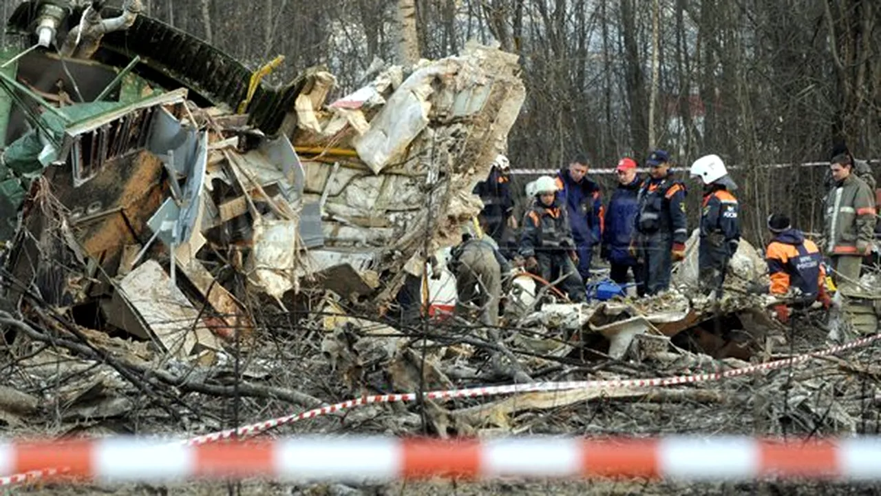 Procurorii polonezi nu exclud nicio ipoteză în cazul prăbuşirii avionului prezidenţial