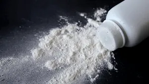 Johnson & Johnson obligată să plătească 40 de milioane de dolari femeilor care au afirmat că talcul este responsabil pentru cancer