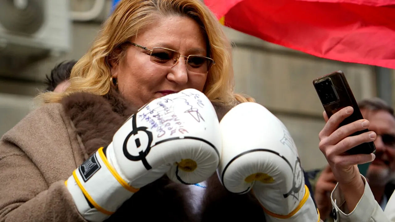 Şoşoacă susţine că românii trebuie să decidă la referendum dacă vor ieşirea din UE