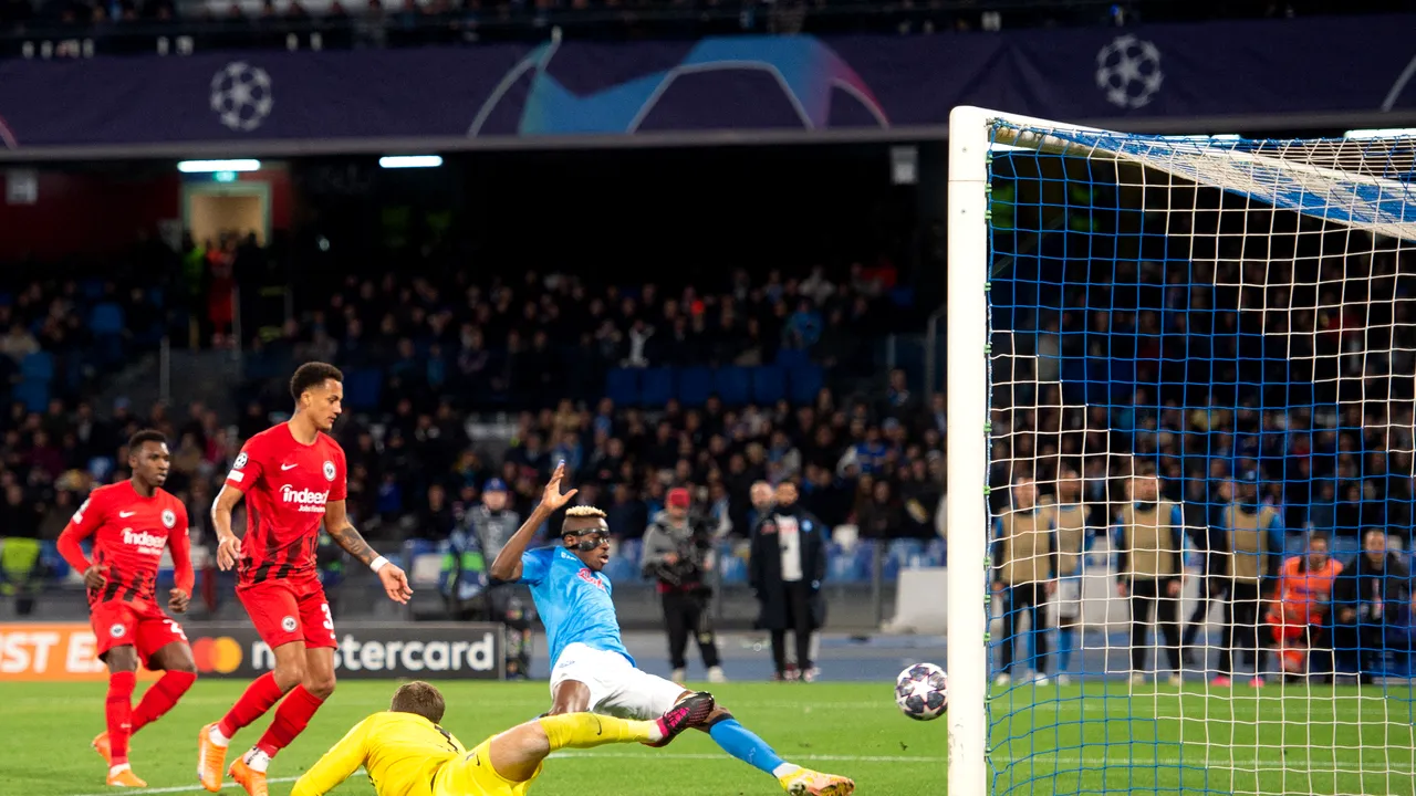 Frankfurt penalizată de UEFA cu închiderea parţială a stadionului după meciul cu Napoli