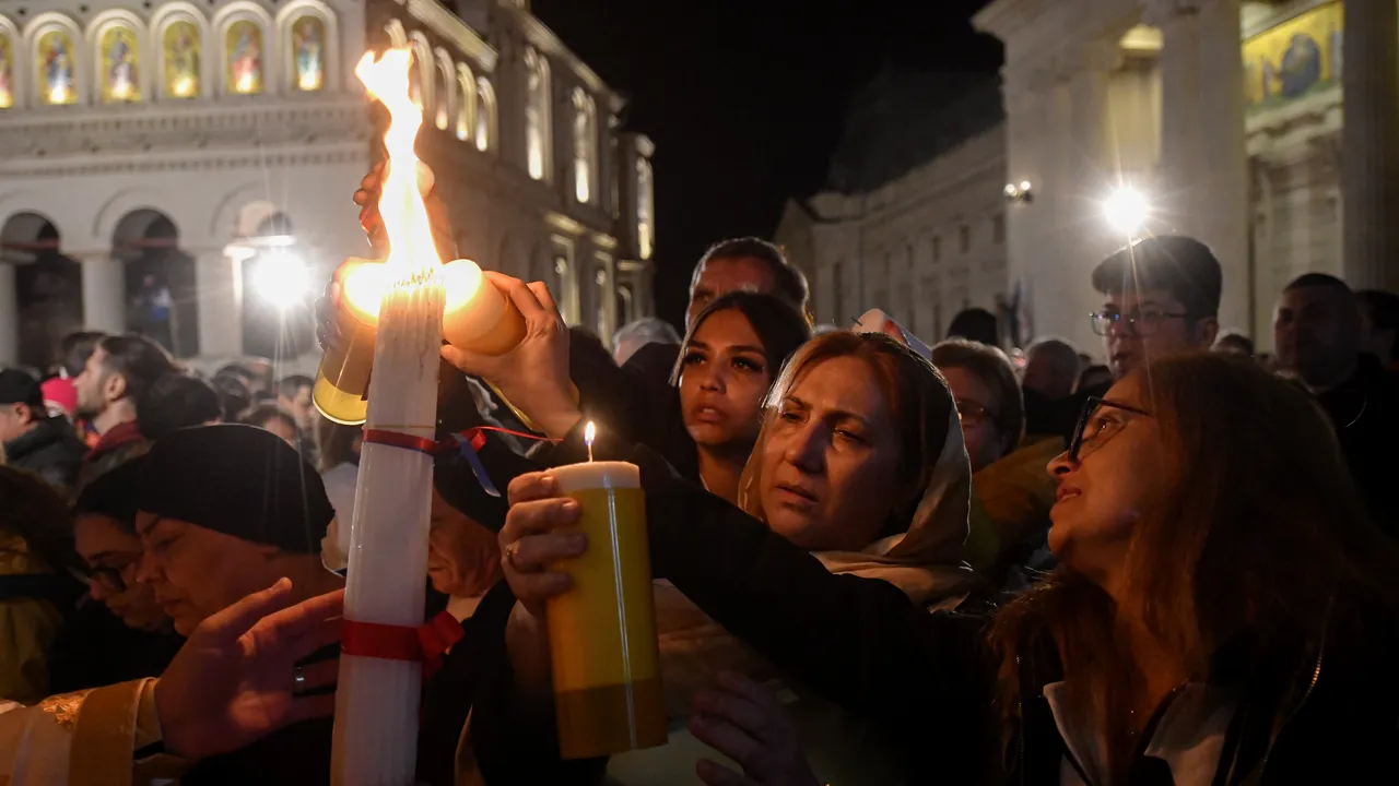 Sfânta Lumină va fi adusă sâmbătă de la Ierusalim