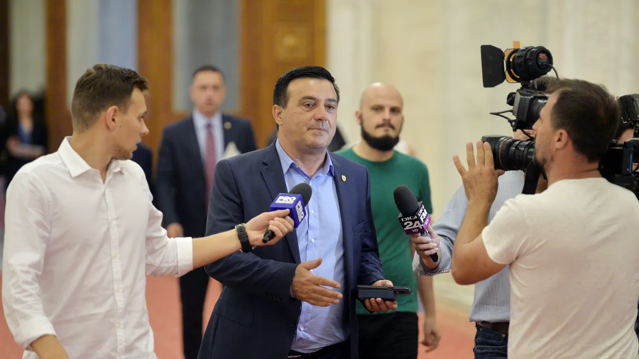 Bădălău (PSD) enunţă ipoteza unui referendum pe tema monarhiei: Poporul poate fi întrebat/ Tudose: Sunt republican