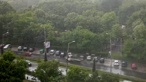 PROGNOZA METEO: Ploi abundente în estul şi sud-estul ţării. Cum va fi vremea marţi şi miercuri