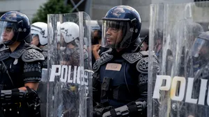 Cinci ofiţeri de poliţie, împuşcaţi azi-noapte în două oraşe americane, în timpul violenţelor de stradă. Anunţul Guvernatorului din Nevada