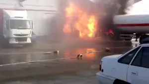 Risc de explozie la Buzău: O cisternă încărcată cu 30 de tone de GPL a luat foc - IMAGINI DE LA FAŢA LOCULUI