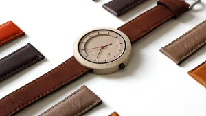 GALERIE FOTO Ceasuri unicat, din lemn de esenţe exotice, afacerea de succes a doi tineri din Cluj-Napoca