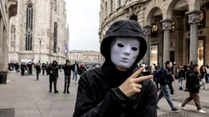 500 de parașutiști trimiși la Milano după violențele din weekend: „Vor putea interveni cu drone”