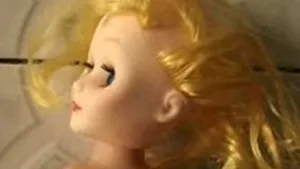 Părinţii fetei de 11 ani din Neamţ vor să plece în Marea Britanie (video)