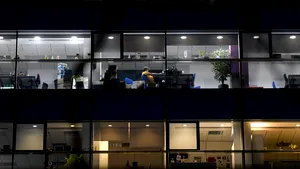 Companiile plătesc chirii pentru spaţiile locative goale