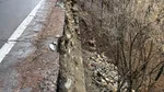 O porțiune de 10 metri din zidul de sprijin al drumului spre Poiana Brașov s-a prăbușit. Inspectoratul de Stat în Construcții va verifica stabilitatea întregii zone