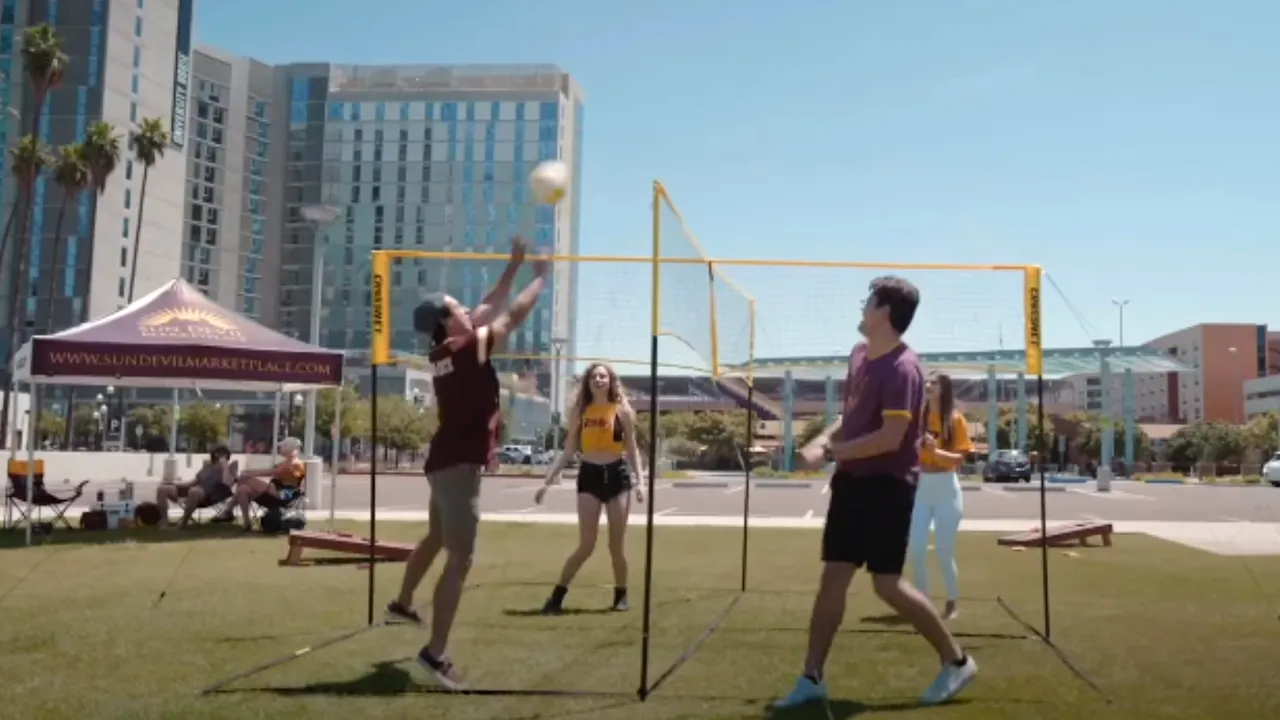 Povestea Crossnet: Trei prieteni au inventat un sport care a luat cu asalt Statele Unite