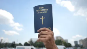 Pacienţii din spitalele bucureştene primesc peste 900 exemplare din Noul Testament cu Psalmii