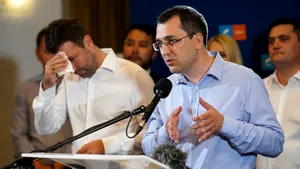 PREZENTUL FĂRĂ PERDEA Marius Oprea / Cavalerul fără de prihană Voiculescu, în luptă cu hidra corupţiei, cere capul lui Negoiţă
