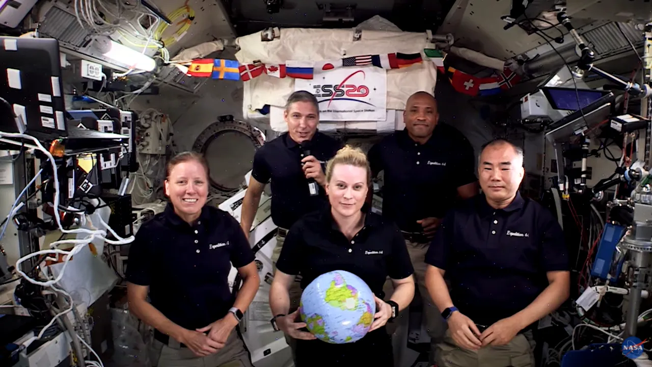 VIDEO Revelionul în Spaţiu. Când trec în 2021 astronauţii de pe Staţia Spaţială Internaţională 