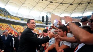 REPORTAJ - Lansarea candidaturii lui Ponta: Zeci de mii de oameni au asistat la show fără să audă mai nimic - FOTO