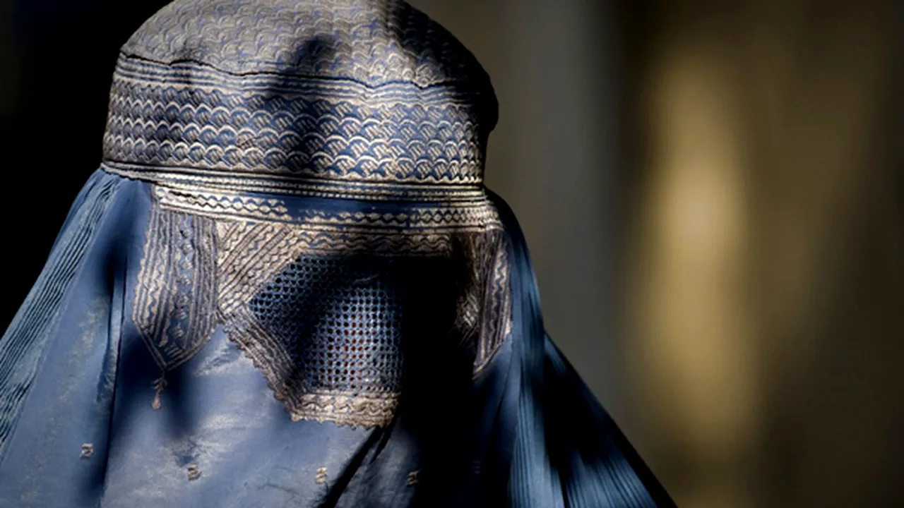 Cinci ţări europene susţin interdicţia de a purta burka în locuri publice