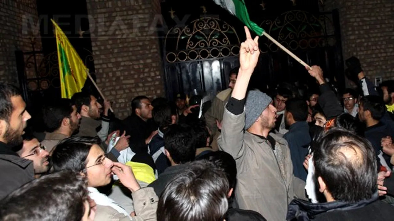 Iranul a eliberat 11 atacatori ai fostei reşedinţe britanice din Teheran