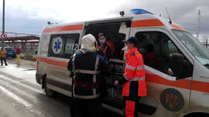 Familie intoxicată cu monoxid de carbon: Patru copii, dintre care cel mai mic are un an, au ajuns la spital
