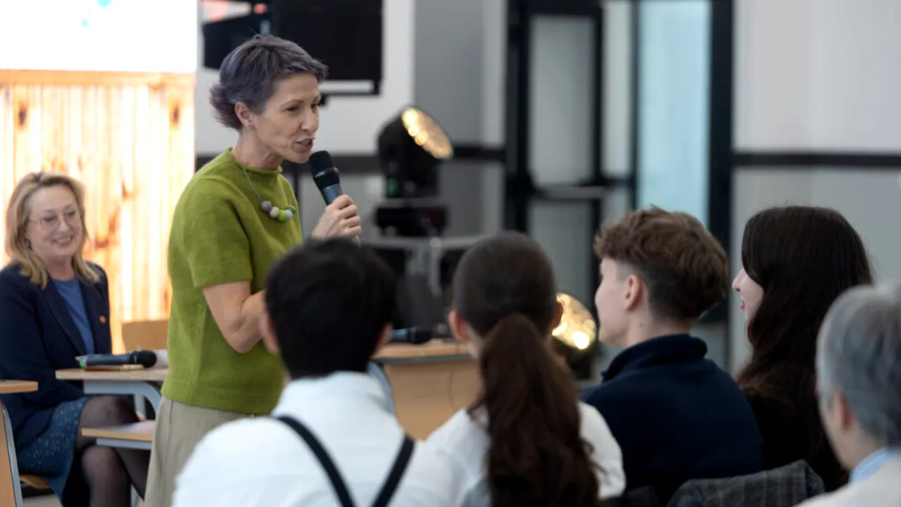 Mai puțin de jumătate dintre elevii români au o viziune optimistă despre viitorul lor profesional. Salvați Copiii a lansat o platformă interactivă de orientare vocațională