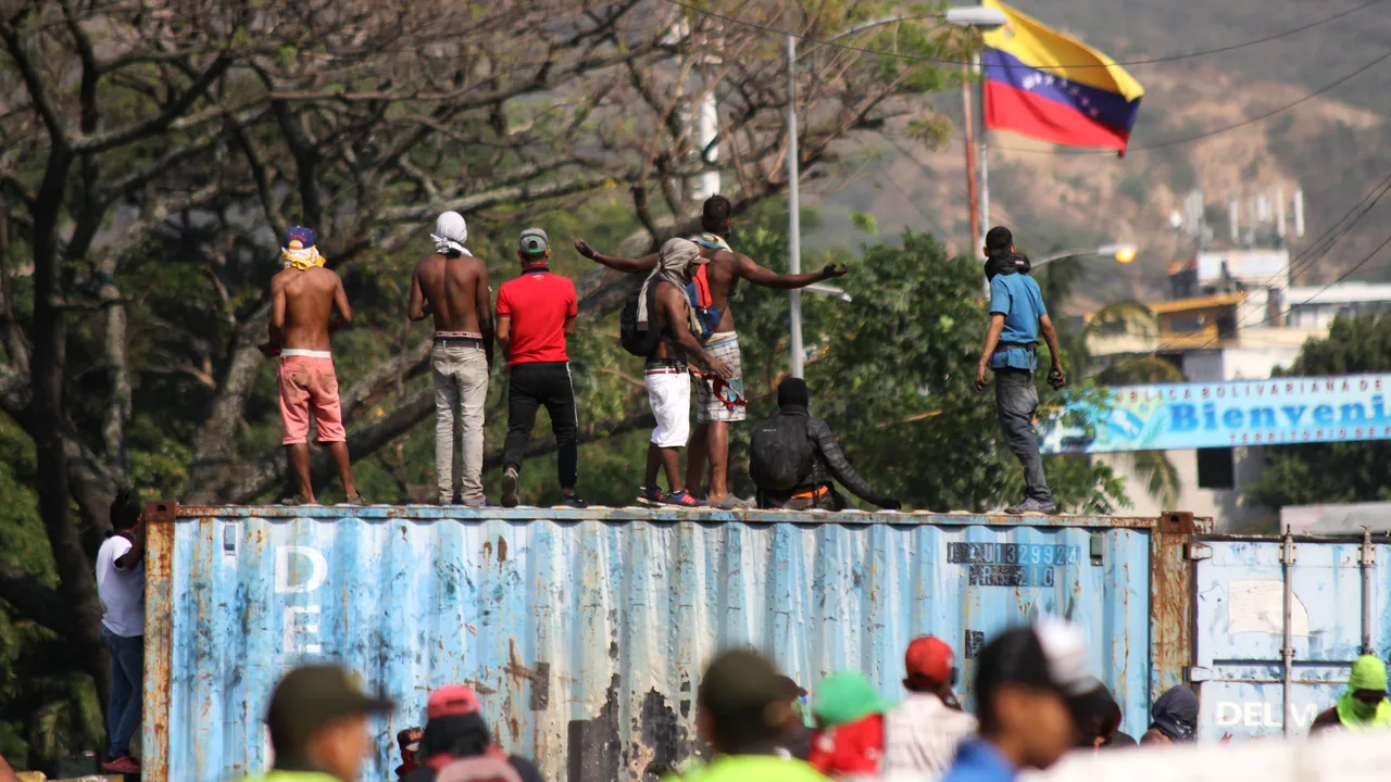 Stare de alertă în Venezuela după întreruperea energiei. Maduro vorbeşte despre un „război electric”