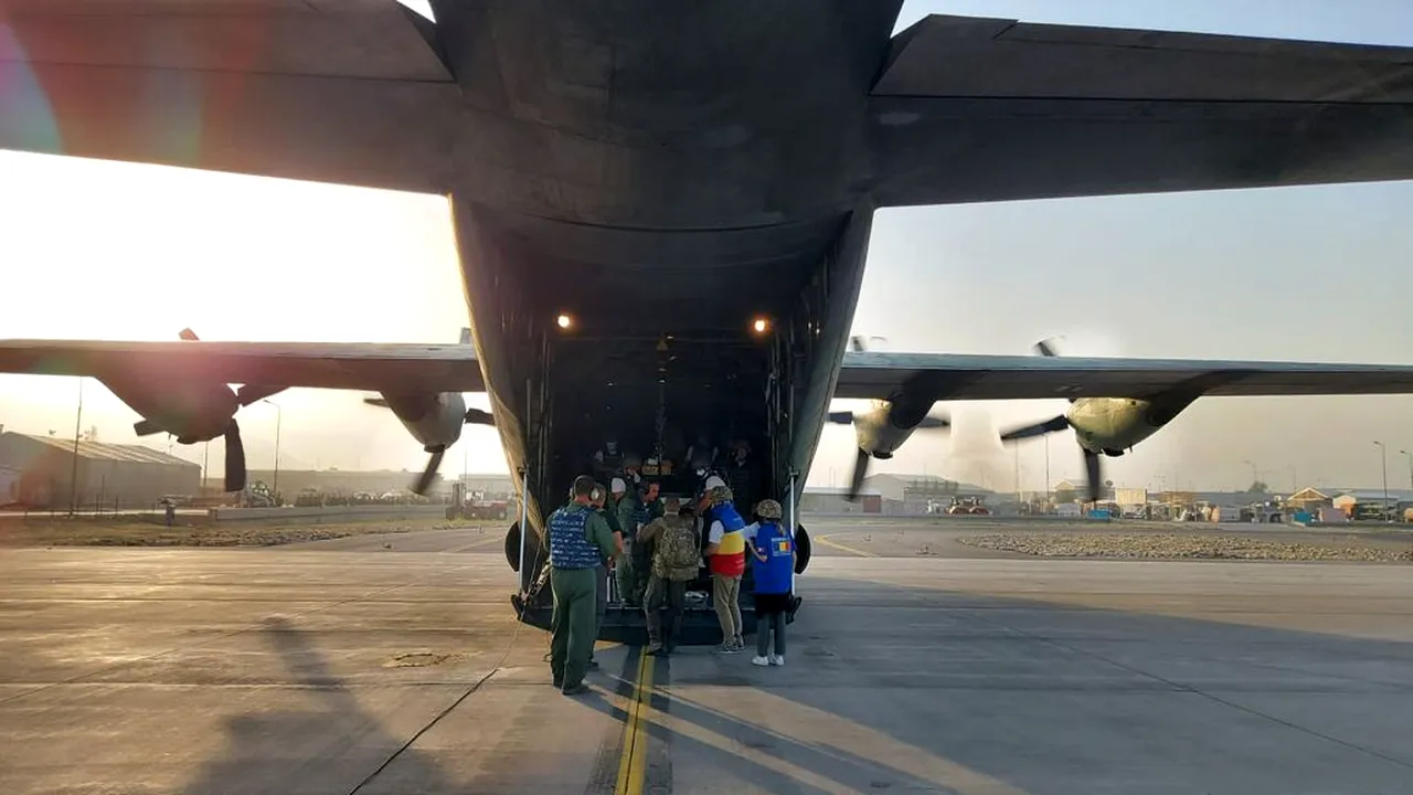 MAE: Încă un român a fost evacuat din Kabul. Odată cu el au fost luaţi şi trei străini 