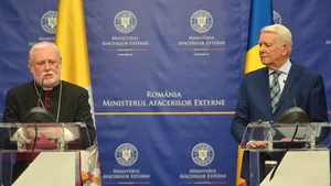 Meleşcanu a discutat cu Gallagher despre organizarea vizitei Papei Francisc în România