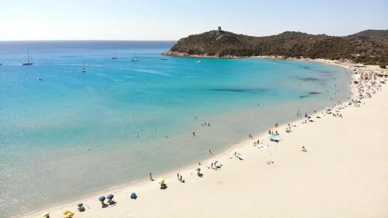 Cele mai apreciate plaje din Italia, cu ape turcoaz și peisaje de vis. 8 dintre ele sunt în Sardinia, destinația preferată de mulți români