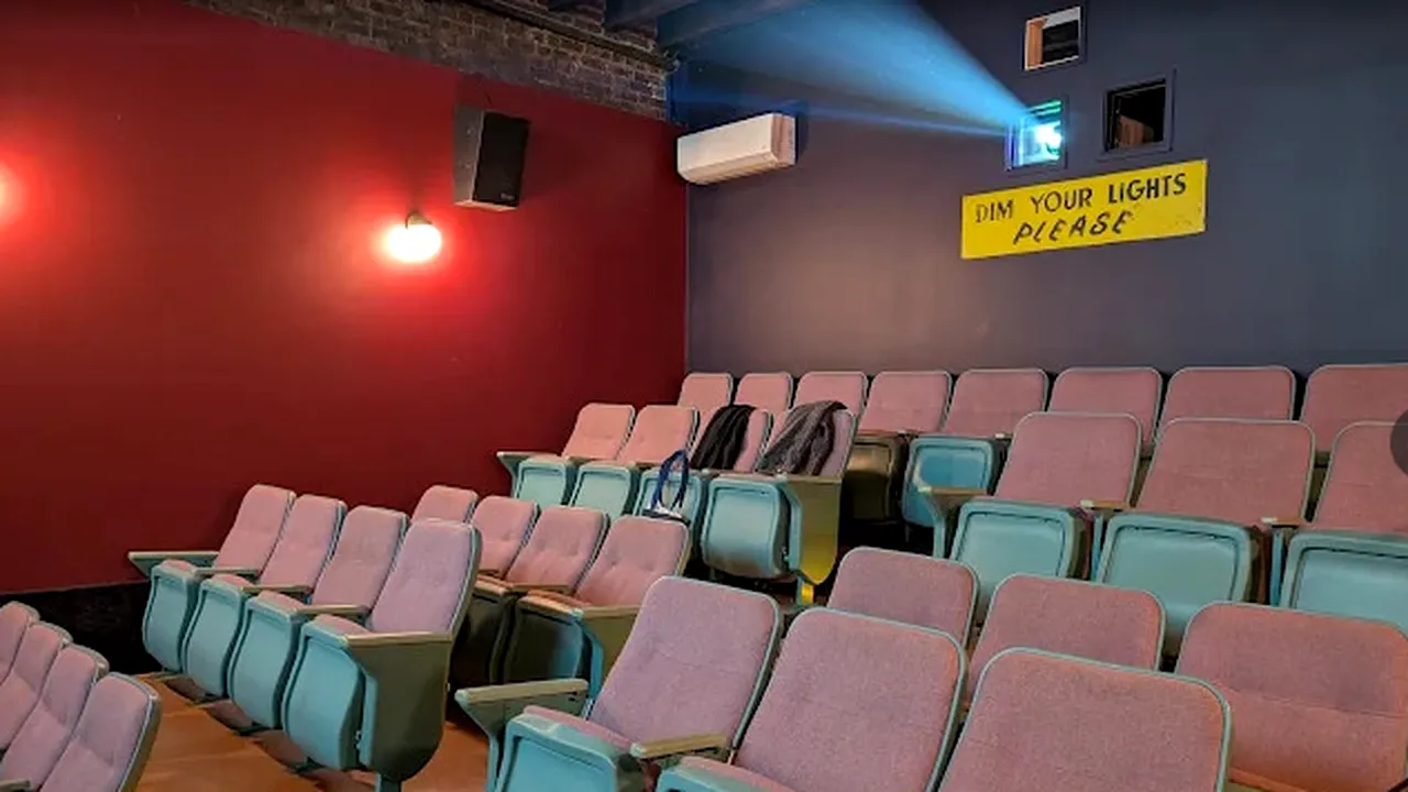 Și dacă ți-aș spune că microcinematograful e ultimul răcnet în materie de filme bune și nebune?