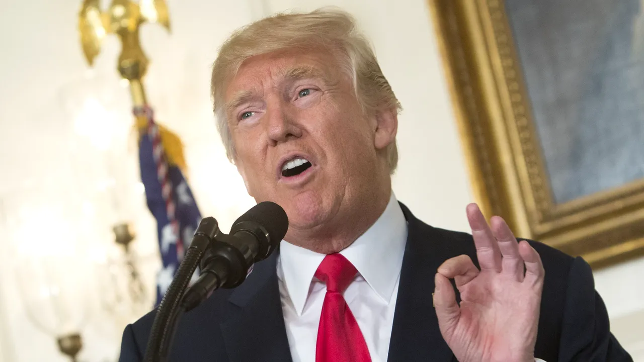 Donald Trump, la mitingul din Phoenix: Voi face orice pentru a construi zidul de la graniţa cu Mexicul / Kim Jong-Un a început să respecte SUA