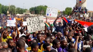 Unul dintre românii din Niger este în siguranţă la Paris; alţi 3 urmează să plece în scurt timp
