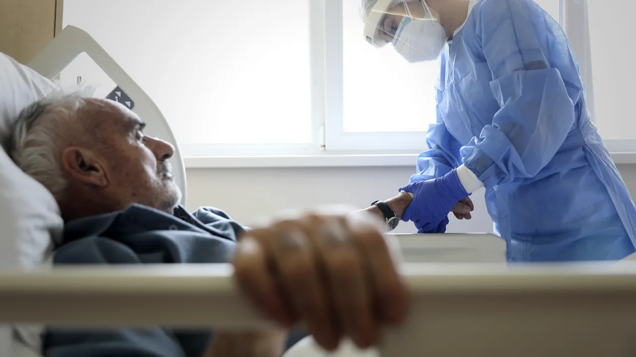 Ministrul Sănătăţii face ordine la ATI: în cazul pacinenţilor COVID, se presupune că au tulpina Delta, nu Omicron
