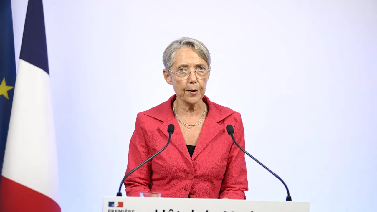 Opoziţia din Franţa a depus moţiune de cenzură împotriva premierului Elisabeth Borne
