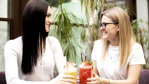 Oamenii cu „energie pozitivă” fac aceste 3 lucruri fără să-și dea seama