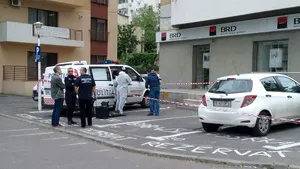 Bărbatul care a încercat să spargă o bancă din Capitală, prins de poliţişti în zona frontierei de Vest
