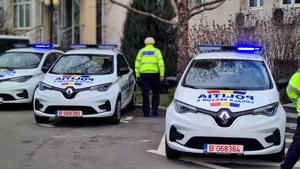 Poliţia Română se plimbă cu maşini electrice. Autonomia asigură patrula pentru două schimburi